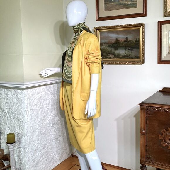 Vintage Fitting Image Yellow 2-Piece Skirt Suit - Picture 10 of 13